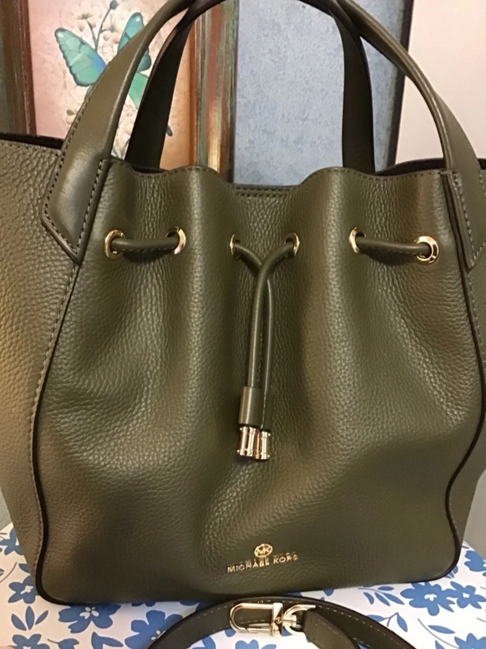 Michael kors leather convertible bucket bag purse